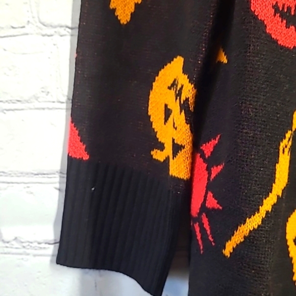 🆕️NWT Disney Hocus Pocus Dani Hooded Fringe Halloween Witch Cardigan Size Small - Picture 14 of 16